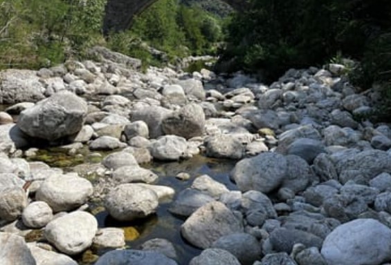 La rivière La Parot près du gîte